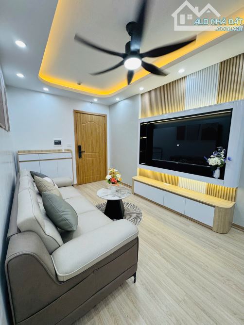 BÁN CĂN HỘ 2PN - 2WC FULL NỘI THẤT CAO CẤP, VIEW ĐẸP TẠI KĐT LINH ĐÀM - GIÁ CHỈ NhỈNH 4,7T - 2