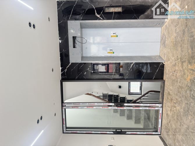 CĂN NHÀ 7 TẦNG THANG MÁY – Ô TÔ 7 CHỖ VÀO NHÀ TẠI NGUYỄN VĂN CỪ NHỈNH 16T - 2