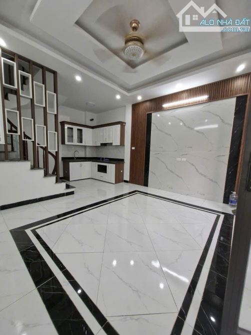 35m2 Cự Khối Phân Lô, ô tô 16 chỗ, gần Cầu Vĩnh Tuy nhà mới đẹp chỉ 5 tỷ - 2