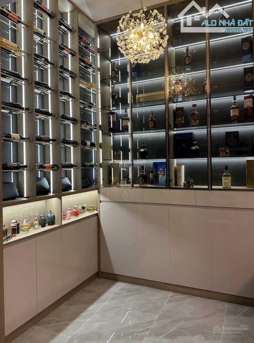 Bán gấp Biệt Thự đường Nam Kỳ Khởi Nghĩa Quận 3 DT 7,1m x 18m 4 Tầng thang máy giá 37 tỷ - 2