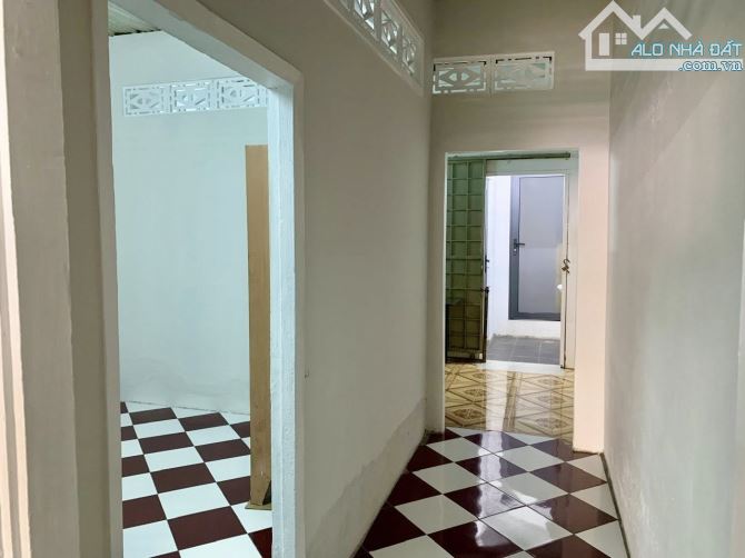 Siêu ngộp ! Bán gấp căn nhà gần chợ Đầu Mối Hóc Môn 94,6m2 - SHR - Giá chỉ 990tr - 2