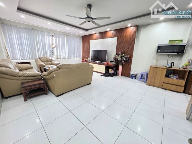 Cho thuê nhà nguyên căn 4.5 tầng Khu Quân đội 918, Phúc Đồng - 75m², ô tô tránh - 20 triệu - 2