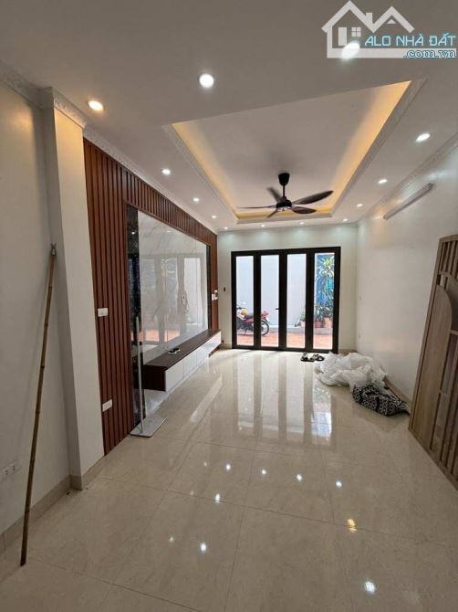 BÁN NHÀ 5 TẦNG 32M2-6 TỶ– THƯỢNG THANH, LONG BIÊN – FULL NỘI THẤT Ở NGAY - 2