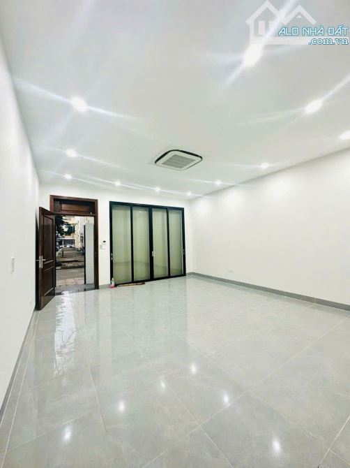 Cho thuê nhà nguyên căn 5 tầng thang máy, KĐT Sài Đồng - 126m², mặt tiền 6m - 30 triệu/thá - 2