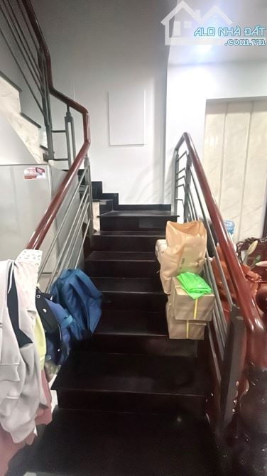 SÁT MẶT TIỀN- HẺM 8M- NGAY CHỢ TÂN HƯƠNG- TÂN PHÚ- DT 81M2- 3 TẦNG BTCT- NHỈNH 9 T - 2