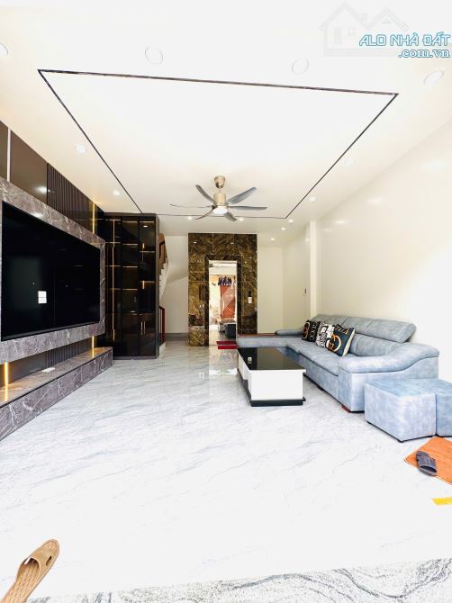 Nhà phố Cổ Linh - Long Biên. Căn góc, full nội thất, thang máy xịn sò. 40m*6tầng*mt4.8m - 2