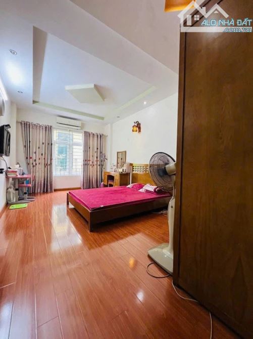 HOÀNG QUỐC VIỆT CẦU GIẤY, NHÀ ĐẸP DÂN XÂY 5TẦNG 35M, GẦN PHỐ, Ô TÔ GẦN NHÀ. - 2