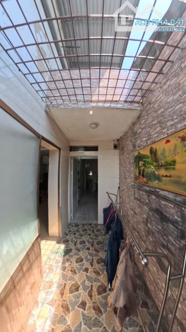 BÁN ĐẤT TẶNG NHÀ CẤP 4 SỬ DỤNG TỐT - MẶT NGÕ NGUYỄN VĂN LINH - NGAY GẦN BỆNH VIỆN QUỐC TẾ - 2