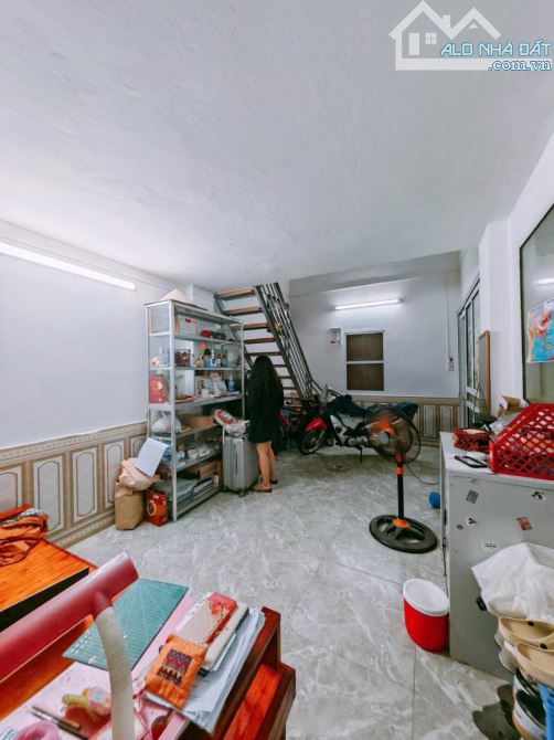 Bán nhà phố Vũ Hữu, 3 tầng, 31m2, lô góc, ngõ thông, 30m ra ô tô tránh giá 5.5tỷ - 2