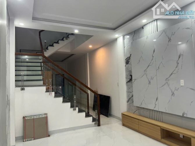 Bán nhà 4 tầng sau nhà mặt đường Trung Hành vị trí đẹp - 2