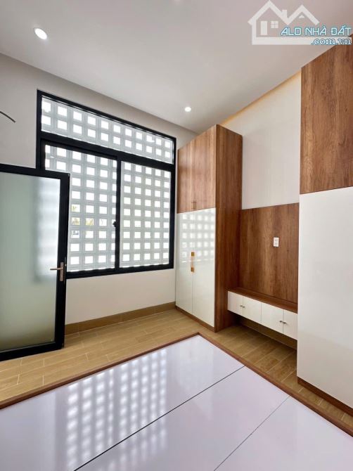 NHÀ TRỆT LẦU HẺM 311 ĐƯỜNG NGUYỄN VĂN CỪ GẦN ĐH KỸ THUẬT CÔNG NGHỆ, CĐ Y TẾ - 2