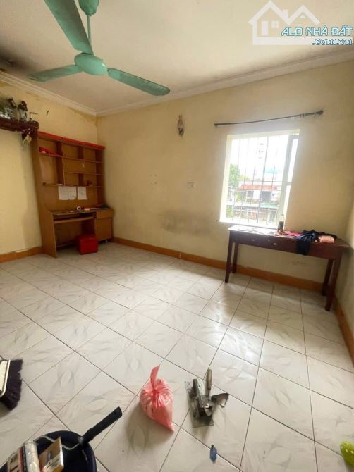 Tập thể Hồng Mai lô góc 60m ngõ ô tô thông, 3 ngủ - 2