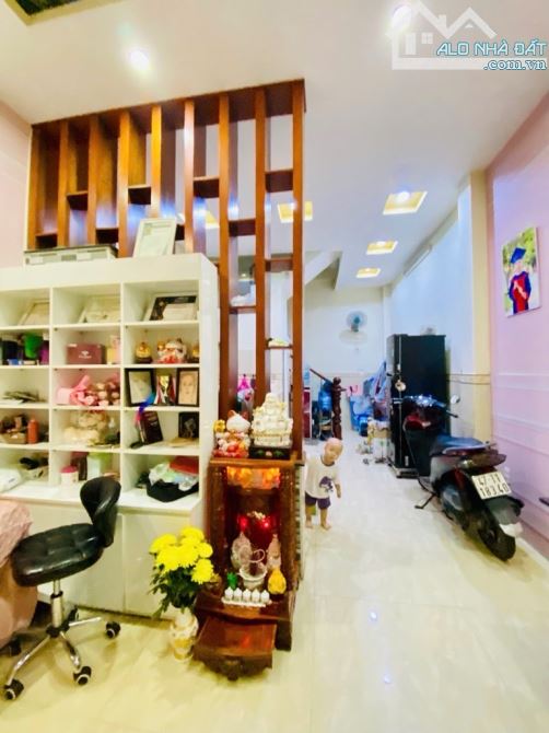 HẺM XE HƠI -  TỈNH LỘ 10- NHÀ 5 TẦNG BTCT - GẦN 90M2 - NGANG 8M - NHỈNH 9 TỶ - 2