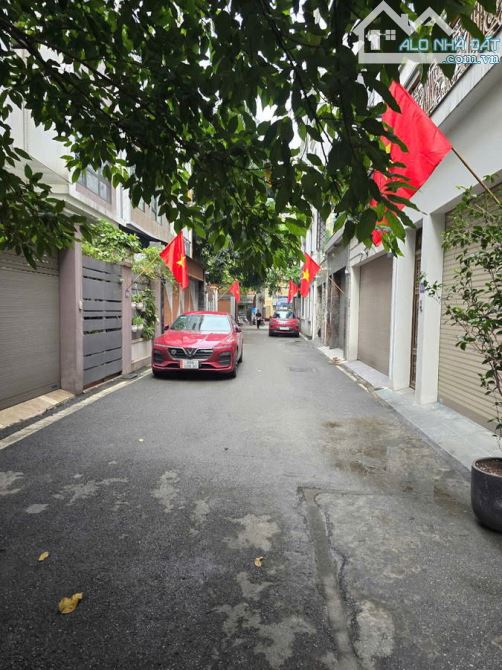 Nguyên Hồng – 70m – 6 Tầng – Ngõ VIP Như Phố – Cơ Hội Vàng Đầu Tư Kinh Doanh Chỉ 20 Tỷ - 2