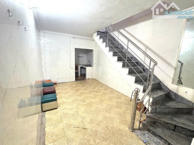 Bán nhà phố Bùi Xương Trạch, 21m2, 3 tầng, ngõ nông đẹp, gần ô tô đỗ giá 1.8tỷ - 2