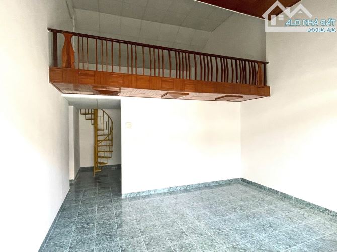 Bán nhà cấp 4 có gác lửng hẻm Lê Hồng Phong gần Vân Đồn, Tp Nha Trang, vị trí đầu tư tốt - 2