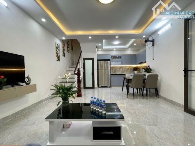 Bán nhà đẹp phố Vũ Tông Phan, 35m2, 4 tầng, quy hoạch ổn định, tương lai ra phố giá 3.9tỷ - 2