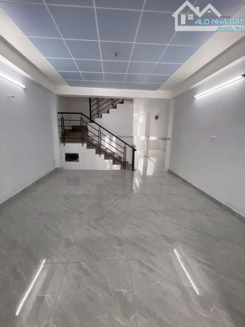 Bình Hòa Tp.HCM Nhà 2 Tầng  DT 100 M2 Giá 3,5 tỷ - 2