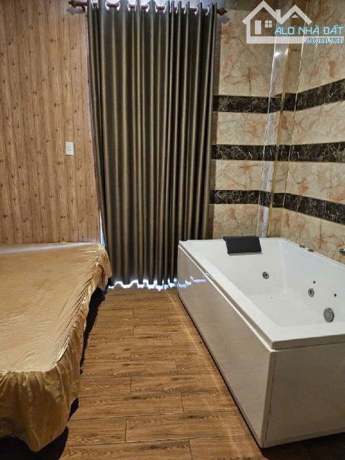 ĐƯỜNG 827 - PHÚ HỮU - 827m2 - 5 TẦNG CÓ HẦM - 98m2 - 2