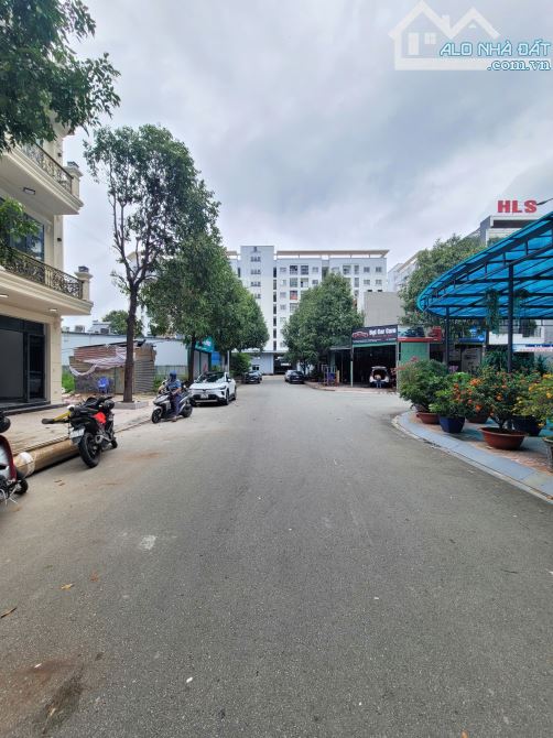 Bán nhà 1 trệt 2 lầu full nội thất KDC p.Bình Hòa Tp.Thuận An chỉ 6ty800 TL M7679 - 2