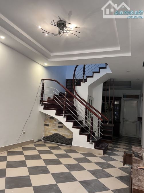 Bán nhà Nguyễn Văn Cừ,Hồng Tiến 2 tầng,65m,mt4.2m oto vào nhà nhỉnh 11 tỷ - 2
