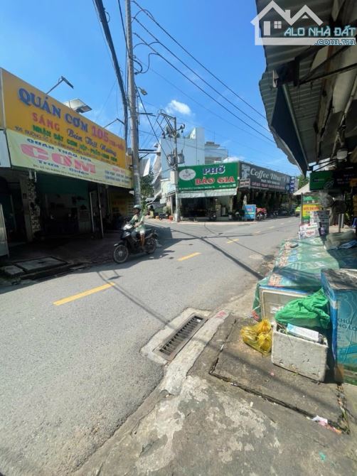 XE HƠI ĐỖ CỬA - NHÀ ĐẸP 2 TẦNG - 30M2 - NGANG HƠN 4M NỞ HẬU NHẸ - GIÁ NHỈNH 3 TỶ - 2