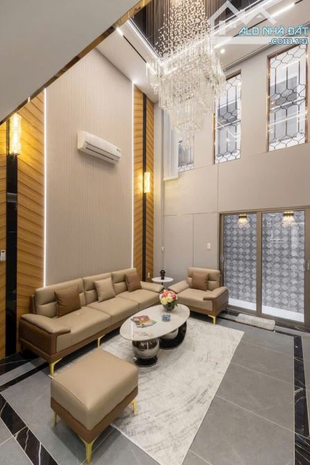 Bán căn nhà FULL NỘI THẤT đường NGUYỄN VĂN KHỐI PHƯỜNG 11 - 28