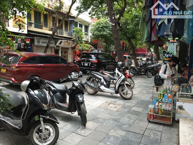 Bán nhà mặt phố Hàng Bông, Lãi 835 tỷ - 382m2, mặt tiền: 13,2m, Giá bán 228 tỷ gần Bờ Hồ