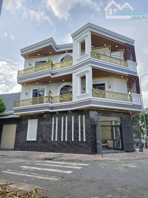 Bán căn góc mới 1T2L, đường D1 KDC Lê Phong Bình Chuẩn 1, full nội thất xịn - 3