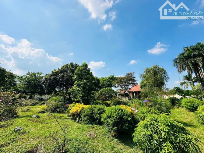 BÁN KHUÔN VIÊN NHÀ VƯỜN 2012m2 - FULL TIỆN ÍCH, CHỈ VIỆC VỀ Ở LUÔN - CÁCH HN CHỈ 25km - 3