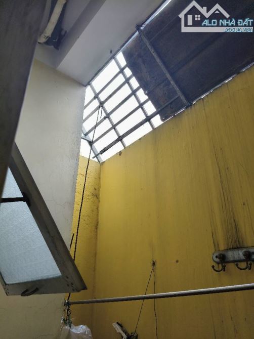 Bán nhà 3 tầng đường THẠNH XUÂN 40, phường THẠNH XUÂN, Q12,Dt 81 m²(5,2x16). Hẻm 8m, giá 5 - 3
