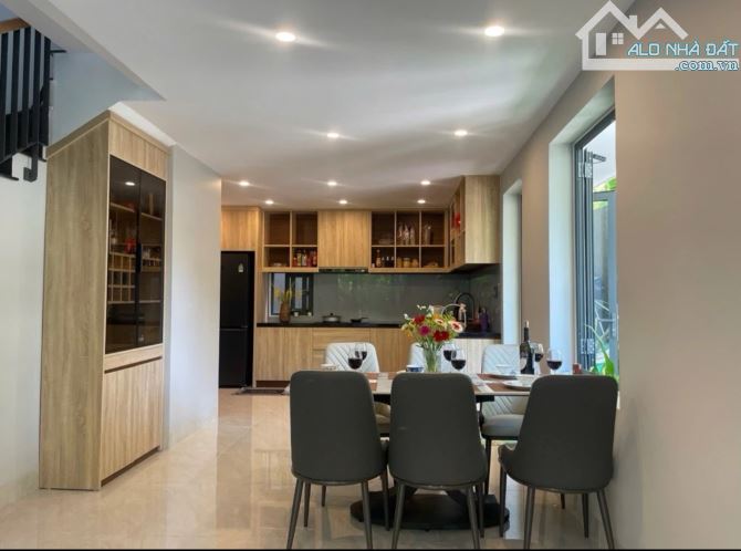 BIỆT THỰ SÁT THĂNG LONG - LÔ GÓC 2 MT - 104M2 - 2 TẦNG - MT:10M - 14.9 TỶ - 3