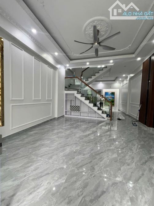 NHÀ 3 TẦNG GẦN KIẾN AN Ngõ ô tô đỗ cửa cách mặt trục 20 - 30m, duy nhất 1 ngoặt tại Kiều T - 3