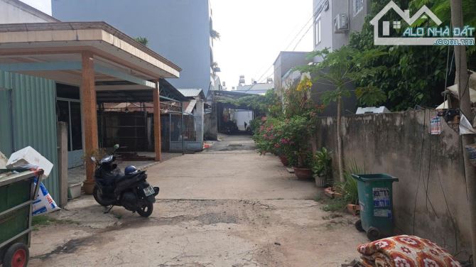 Bán đất xây CHDV Đ số 6 Bình Tân hẻm xe hơi 1sẹc 20m ra mặt tiền 180m2 Nhỉnh 7 tỷ - 3