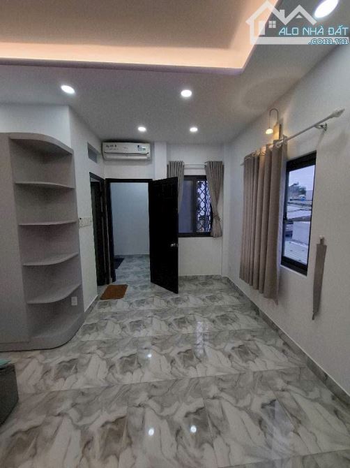 Kết cấu: Số tầng: 4 (gồm 1 trệt, 1 lửng, 2 lầu, ban công, sân thượng,…) đúc BTCT chắc chắn - 3