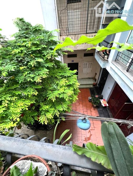 BÁN NHÀ DÂN XÂY PHỐ NGUYỄN CHÍ THANH 65M2 - 5 TẦNG - 21.5 TỶ - 3 BƯỚC RA PHỐ - THỬA VUÔNG - 3