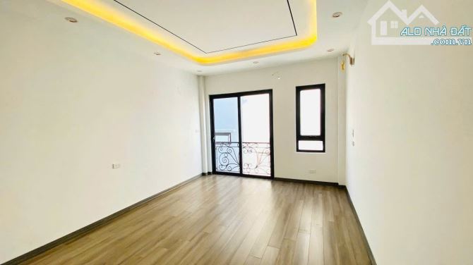 BÁN NHÀ LÔ GÓC THẠCH BÀN LONG BIÊN NHỈNH 5 TỶ 35m MT 4m 5 TẦNG Ô TÔ KINH DOANH GẦN AEON - 3