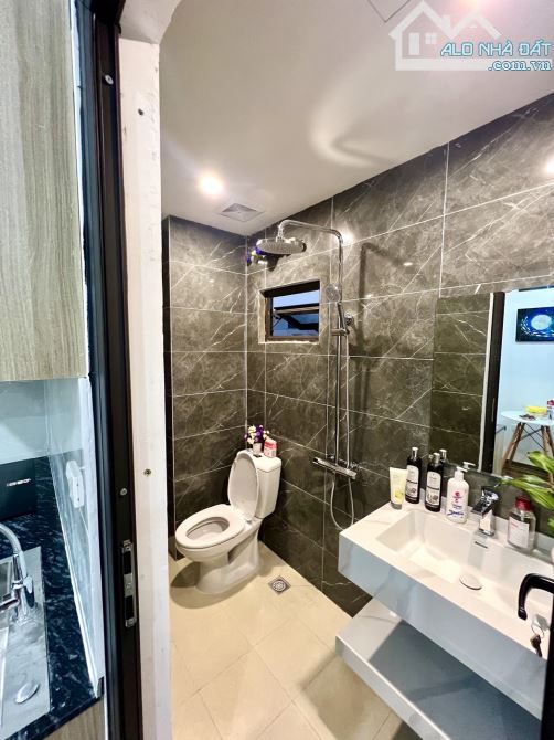 BÁN TÒA CCMN NGUYỄN XIỂN 75M2 7 TẦNG 23PKK DÒNG TIỀN 1.2 TỶ/NĂM GIÁ 16 TỶ - 3