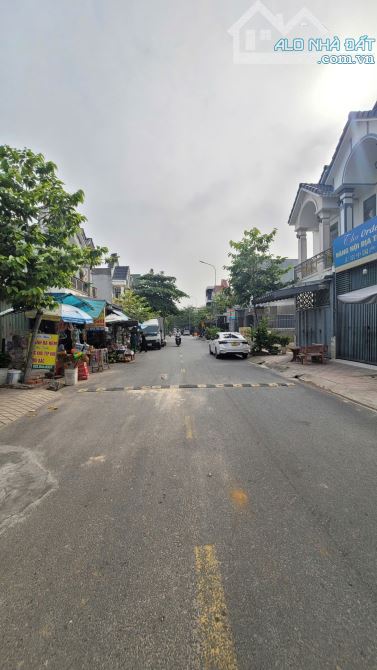 Bán nhà mới 1T1L 4x18m, đường N1 KDC Phú Hồng Thịnh 8 p. Bình Chuẩn, full nội thất - 3