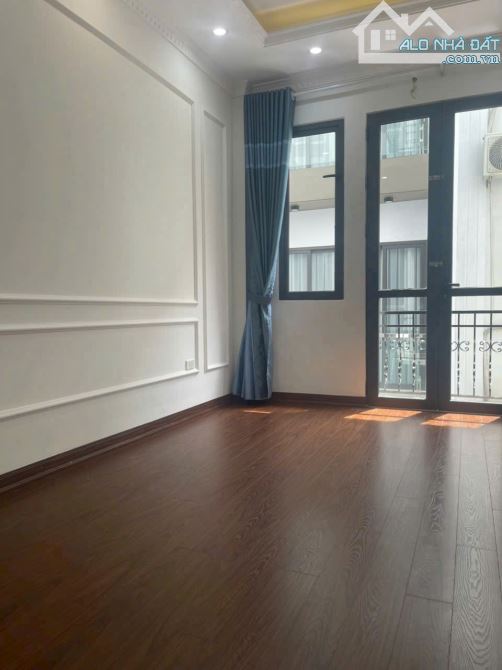 BÁN NHÀ THẠCH BÀN LONG BIÊN NHỈNH 5 TỶ 35m 5 TẦNG MT 5m Ô TÔ KINH DOANH Gần Aeon - 3