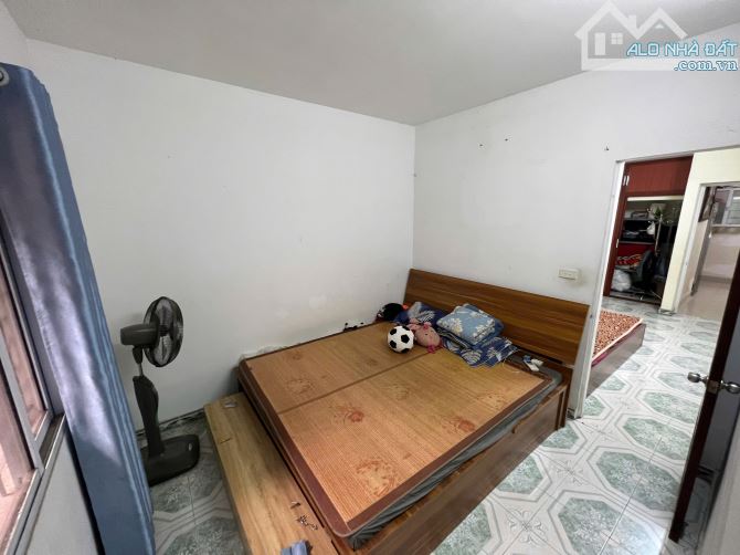 Tập thể Hồng Mai, 90m, 3ngủ, Ô tô tránh, Hai thoáng, Sổ đỏ rộng 53m, Giá cực tốt, Hiếm!!!! - 3