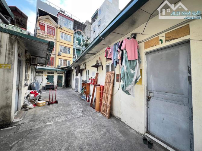 GẦN PHỐ - 400M2 ĐẤT - QUẬN THANH XUÂN - LÔ GÓC - Ô TÔ VÀO ĐẤT - MẶT TIỀN 22M - 213 TR/M2 - 3