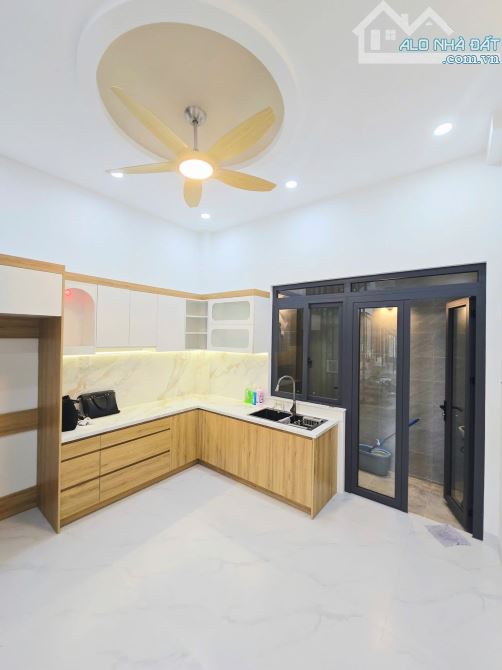 Chính Chủ Bán Nhà Đẹp 52m2 - 3 Tầng Mới 100% - Hẻm Xe Hơi 6m - Thủ Đức (Q9 cũ) - 3
