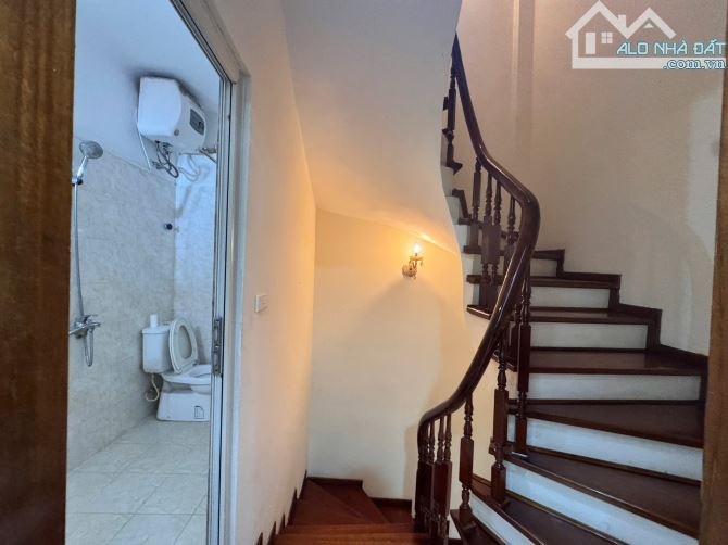 Nhà Cầu Giấy 30m², 5 Tầng, Giá 7.9 Tỷ – Tiện Ích Đầy Đủ, Vị Trí Tốt - 3