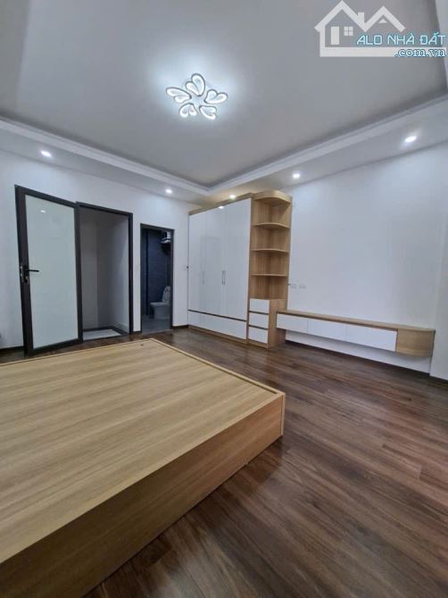 35m2 Cự Khối Phân Lô, ô tô 16 chỗ, gần Cầu Vĩnh Tuy nhà mới đẹp chỉ 5 tỷ - 3