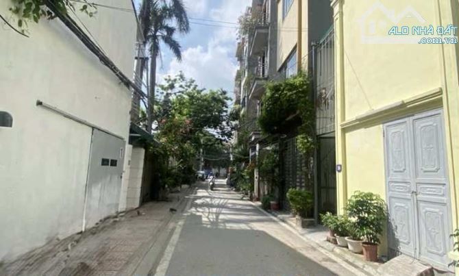 SIÊU HIẾM-BÁN ĐẤT ĐỨC GIANG LONG BIÊN, 33M2-6 TỶ-VỊ TRÍ TRUNG TÂM – Ô TÔ VÀO NHÀ - 3