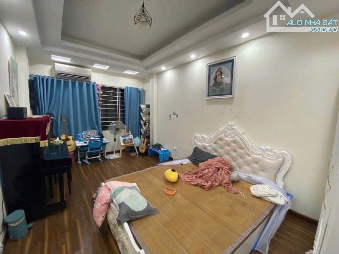 HOÀNG QUỐC VIỆT CẦU GIẤY, NHÀ ĐẸP DÂN XÂY 5TẦNG 35M, GẦN PHỐ, Ô TÔ GẦN NHÀ. - 3