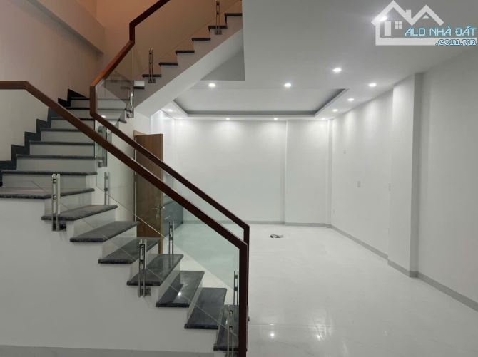 Bán nhà 4 tầng sau nhà mặt đường Trung Hành vị trí đẹp - 3