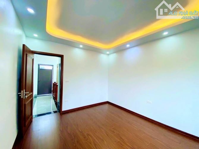 CỔ NHUẾ, 40m²/5 tầng- Thang máy - 2 thoáng - 10m ra ÔTô tránh đỗ ngày đêm - chưa đến 9 tỷ - 3