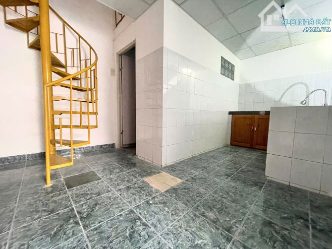 Bán nhà cấp 4 có gác lửng hẻm Lê Hồng Phong gần Vân Đồn, Tp Nha Trang, vị trí đầu tư tốt - 3